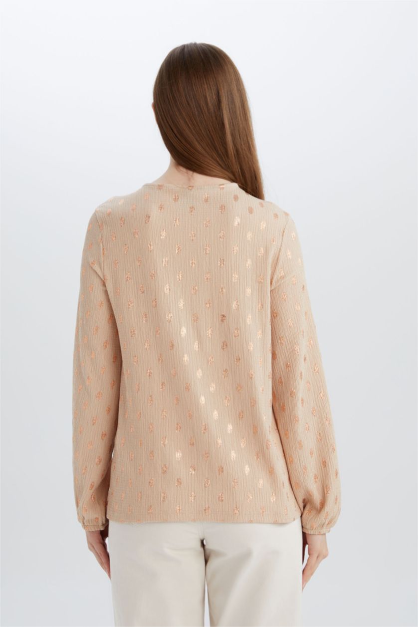 Kadın Kum Regular Fit Damla Yaka Desenli Bürümcük Uzun Kollu Tişört