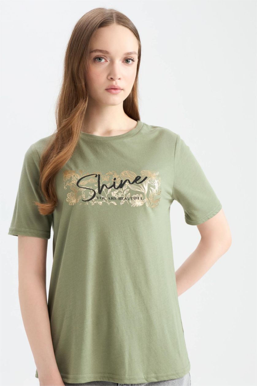 حريمي كاكي تيشيرت نص كم قصة عادية بياقة مستديرة