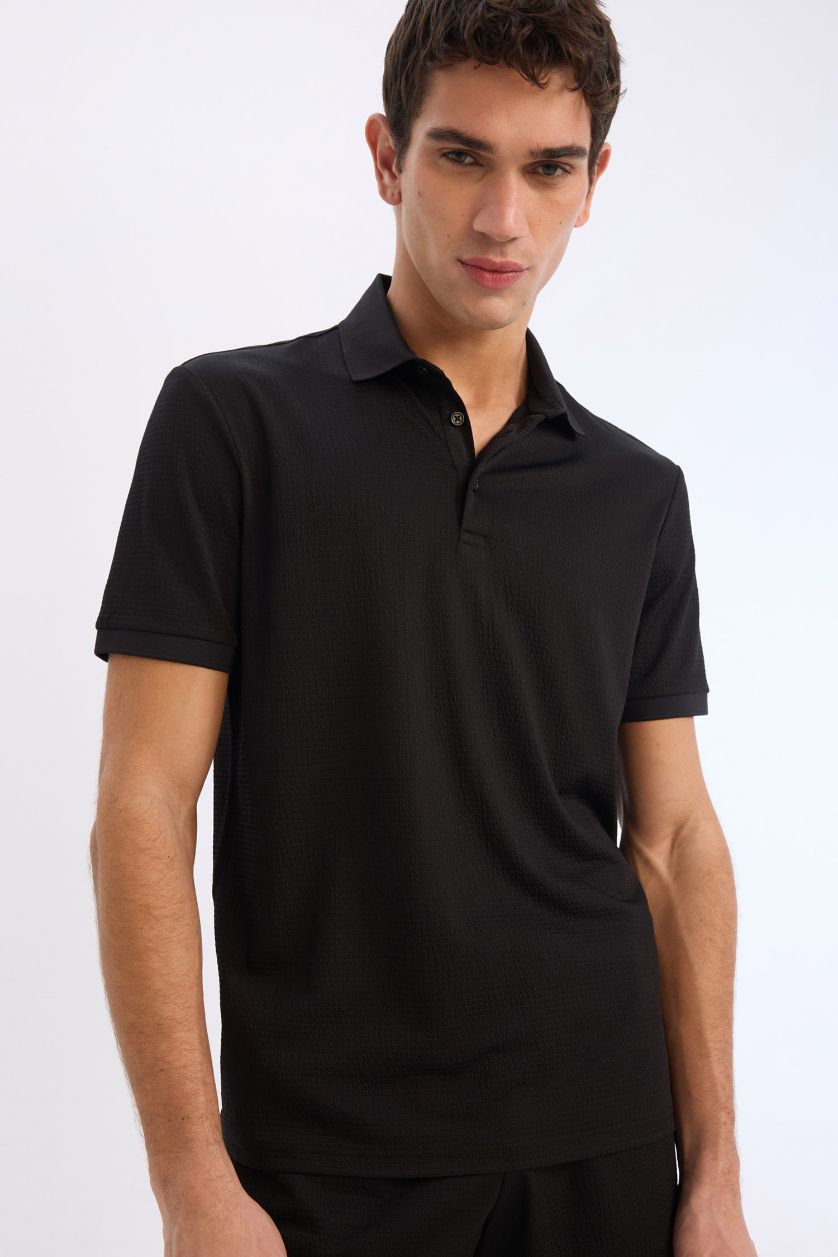 Erkek Siyah Slim Fit Dar Kesim Polo Yaka Dokulu Kısa Kollu Krinkıl Siyah Tişört