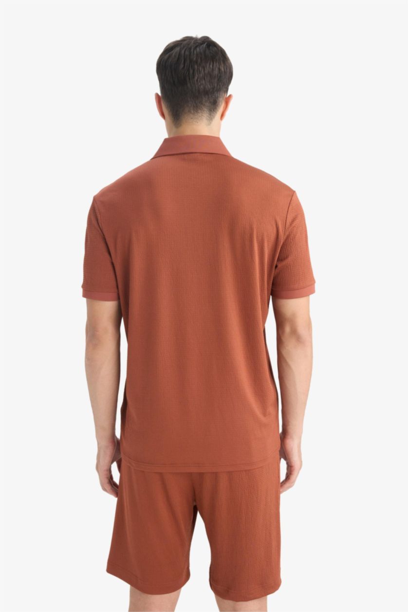 Erkek Açık Kahve Slim Fit Dar Kesim Polo Yaka Dokulu Kısa Kollu Krinkıl Tişört