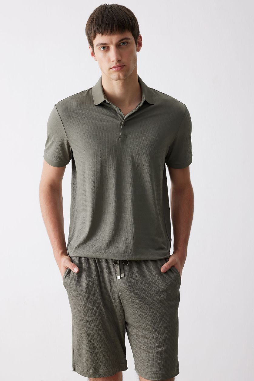 Erkek Haki Slim Fit Dar Kesim Polo Yaka Dokulu Kısa Kollu Krinkıl Tişört