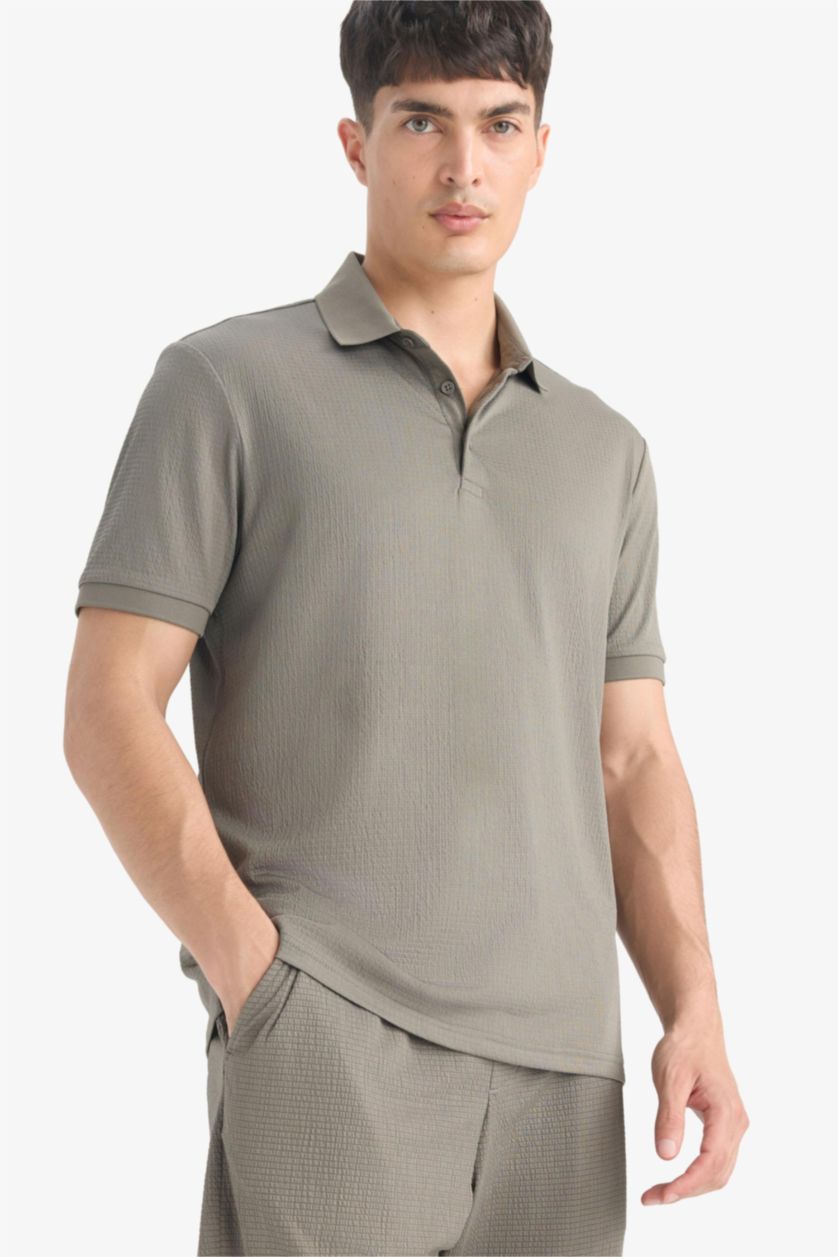 Erkek Haki Slim Fit Dar Kesim Polo Yaka Dokulu Kısa Kollu Krinkıl Tişört