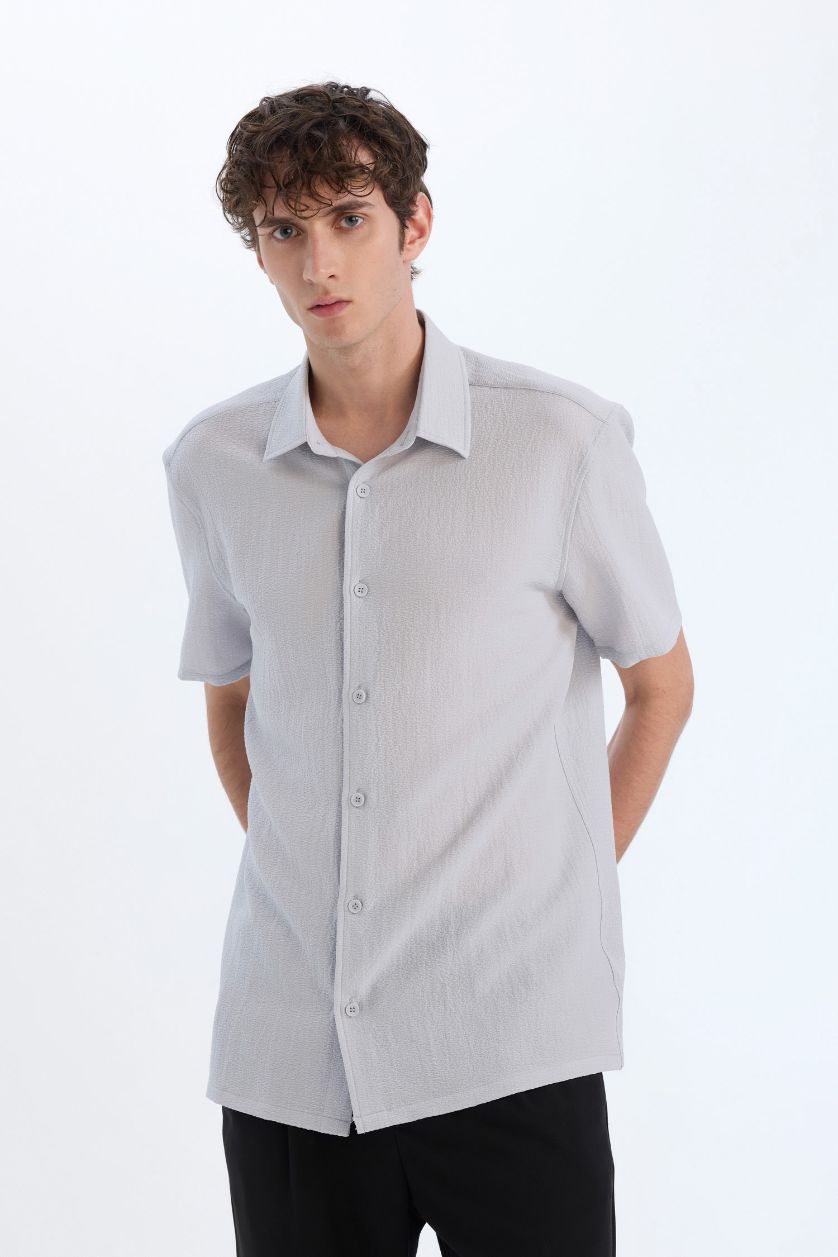 Erkek Açık Gri Regular Fit Polo Yaka Krinkıl Yazlık Kısa Kollu Gömlek