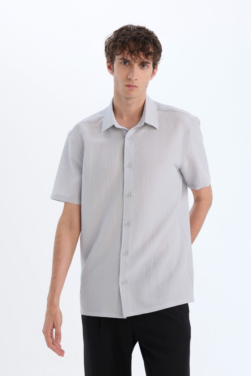 Erkek Açık Gri Regular Fit Polo Yaka Krinkıl Yazlık Kısa Kollu Gömlek