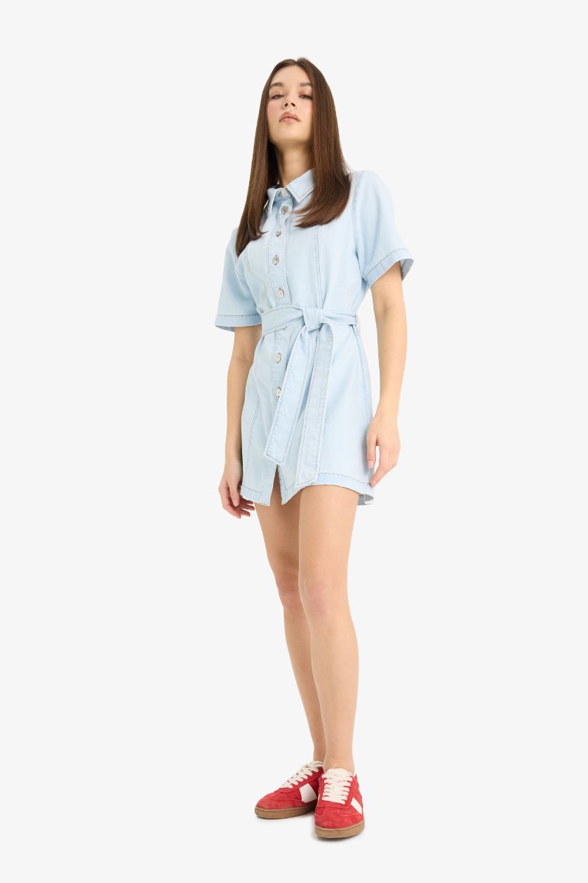 Kadın Açık Mavi Polo Yaka Düğmeli Kuşaklı Kısa Kollu Mini Jean Elbise
