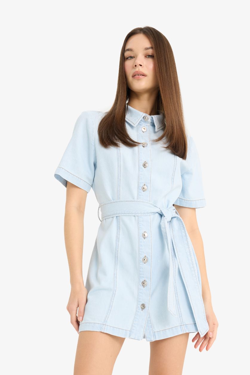 Kadın Açık Mavi Polo Yaka Düğmeli Kuşaklı Kısa Kollu Mini Jean Elbise