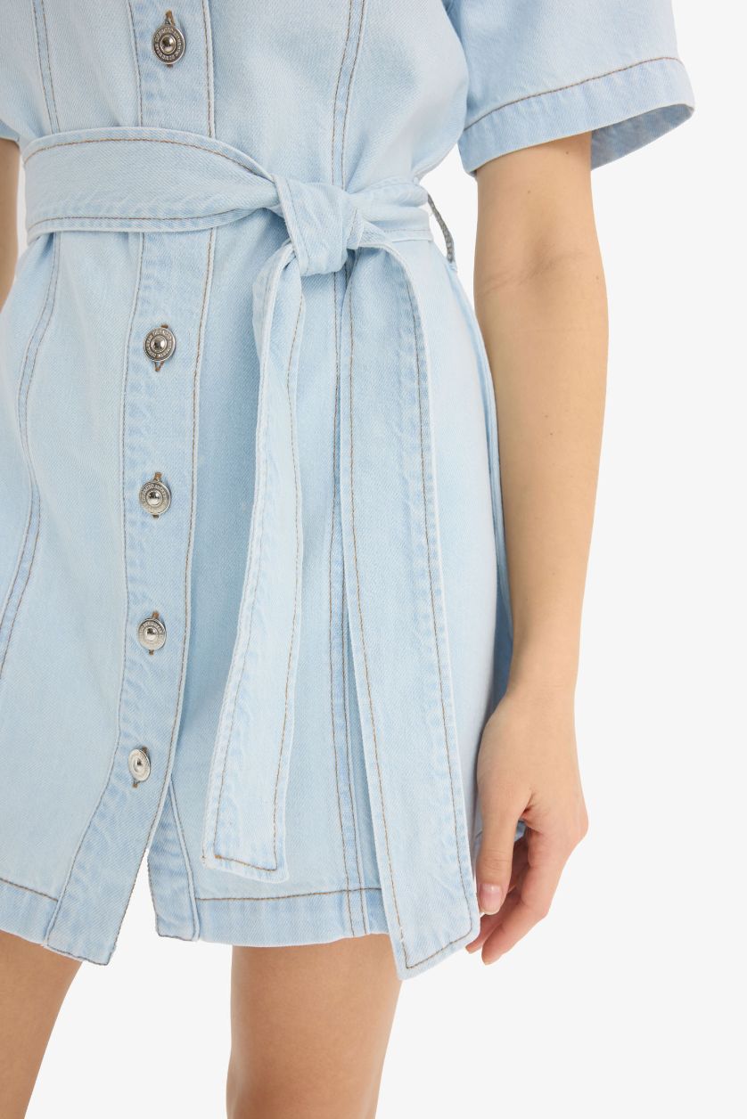 Kadın Açık Mavi Polo Yaka Düğmeli Kuşaklı Kısa Kollu Mini Jean Elbise