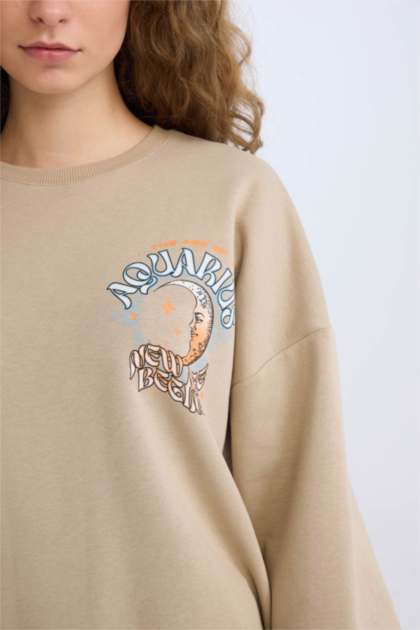 نساء بيج فاتح سويت شيرت ثقيل قصة فضفاضة بياخة مستديرة