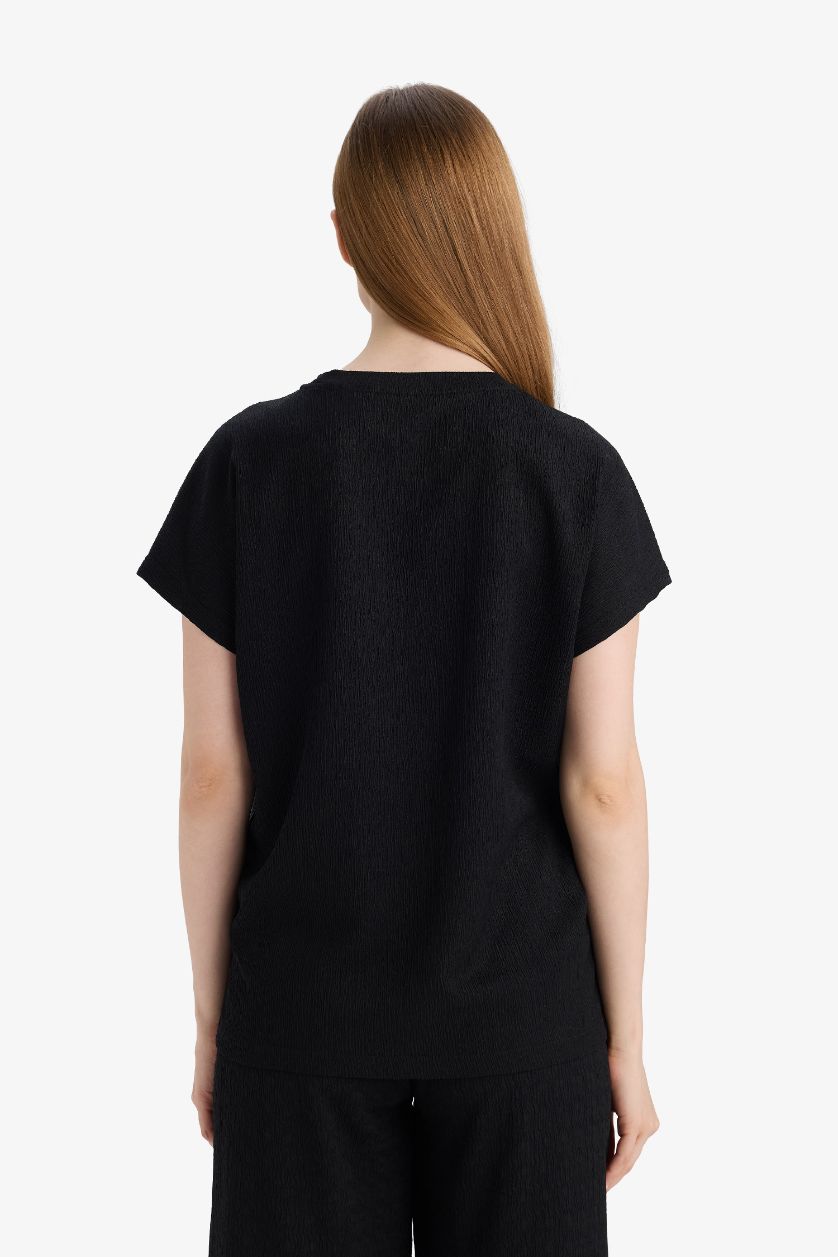 Woman Black Regular Fit Crew Neck Crepe Short Sleeve T-Shirt