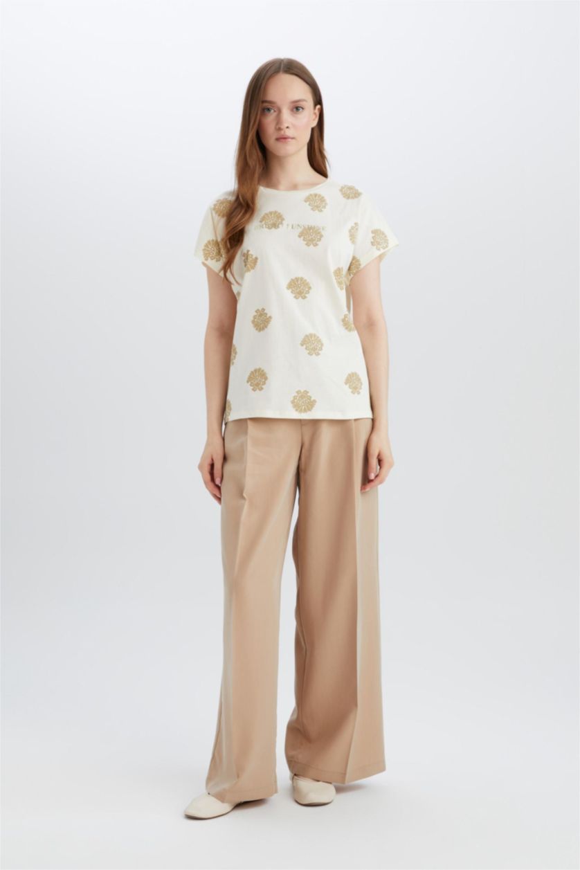 Kadın Ekru Bisiklet Yaka Desenli Kısa Kollu Tişört