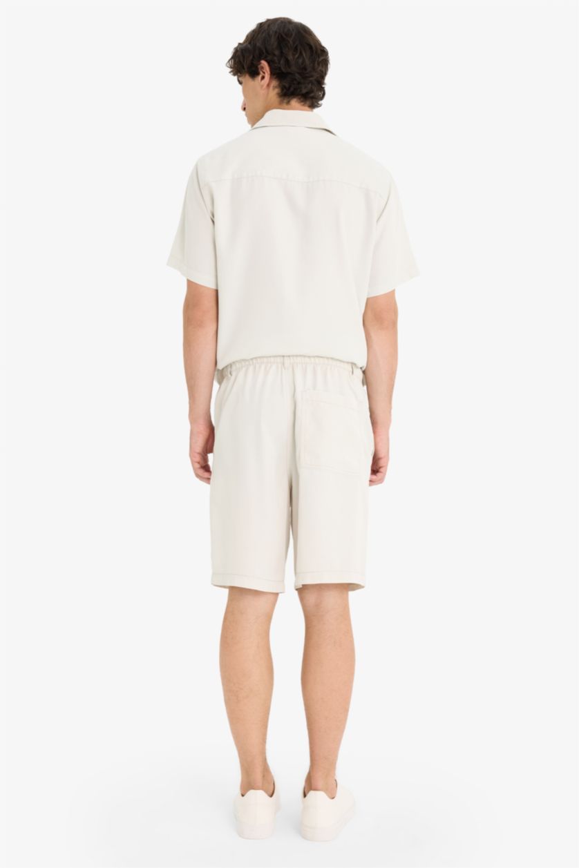 رجال رمادي فاتح شورت برمودا قصة مريحة بثلاثة جيوب