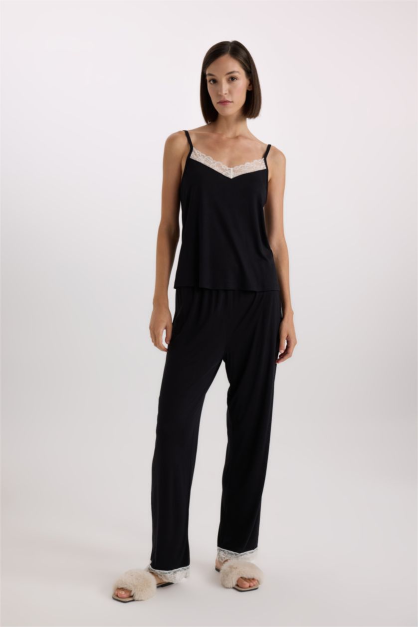 Kadın Siyah Pijama Takım Viskon Askılı Üst Beli Lastikli Uzun Alt-Fall in Love 