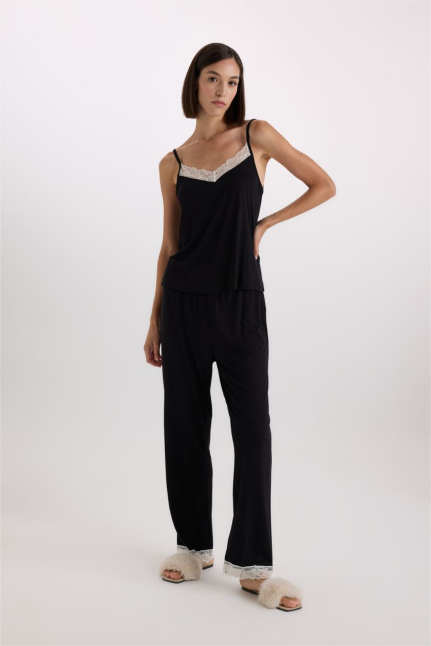 Kadın Siyah Pijama Takım Viskon Askılı Üst Beli Lastikli Uzun Alt-Fall in Love 