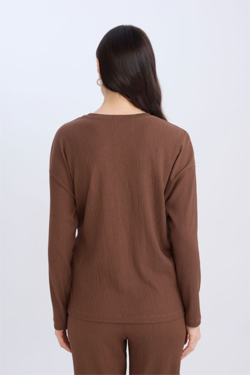 نساء بني تيشيرت كم طويل القماش المنسوج قصة عادية برقبة مستديرة