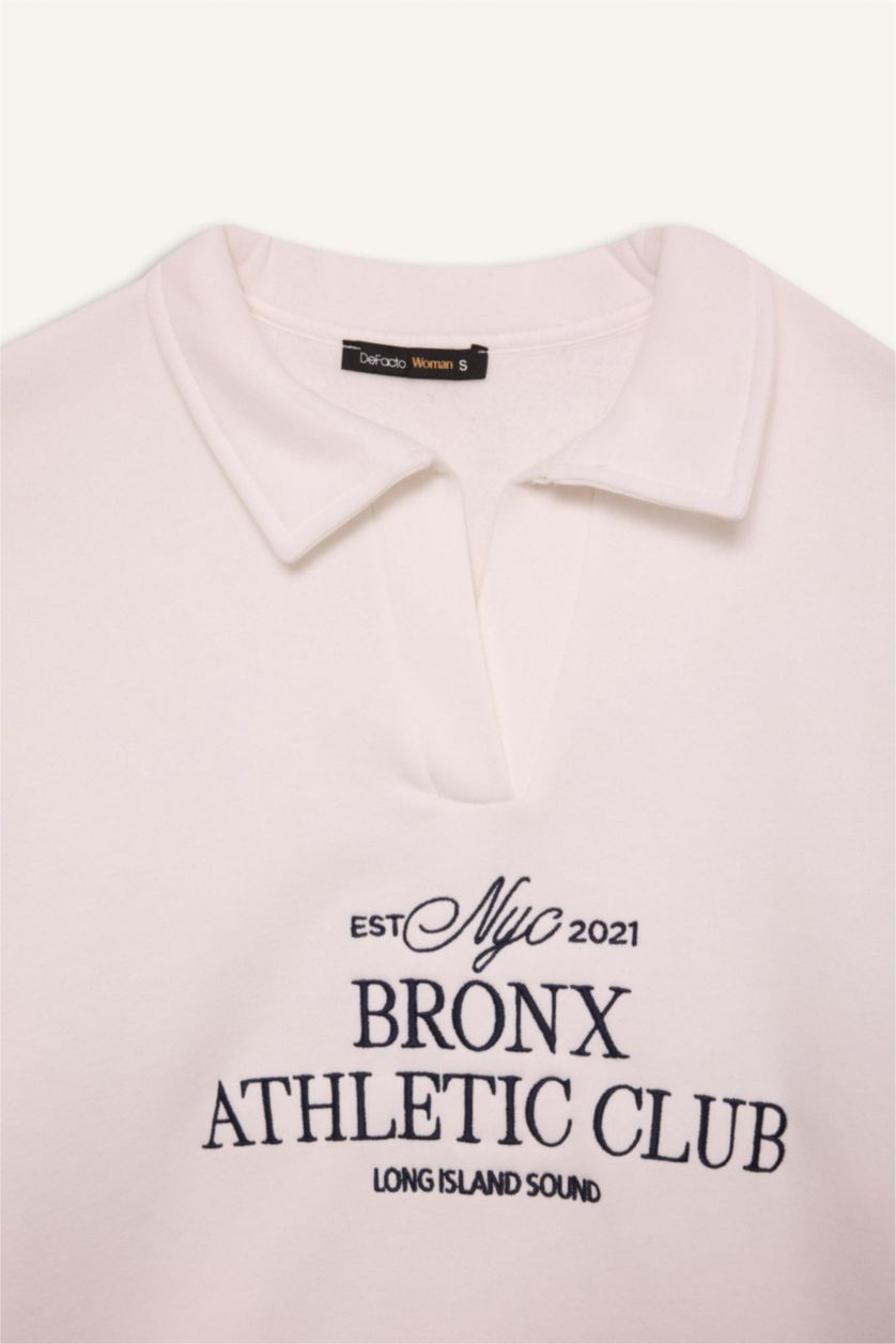 نساء بيج فاتح سويت شيرت بطبعة شعار اوفر سايز برقبة مستديرة