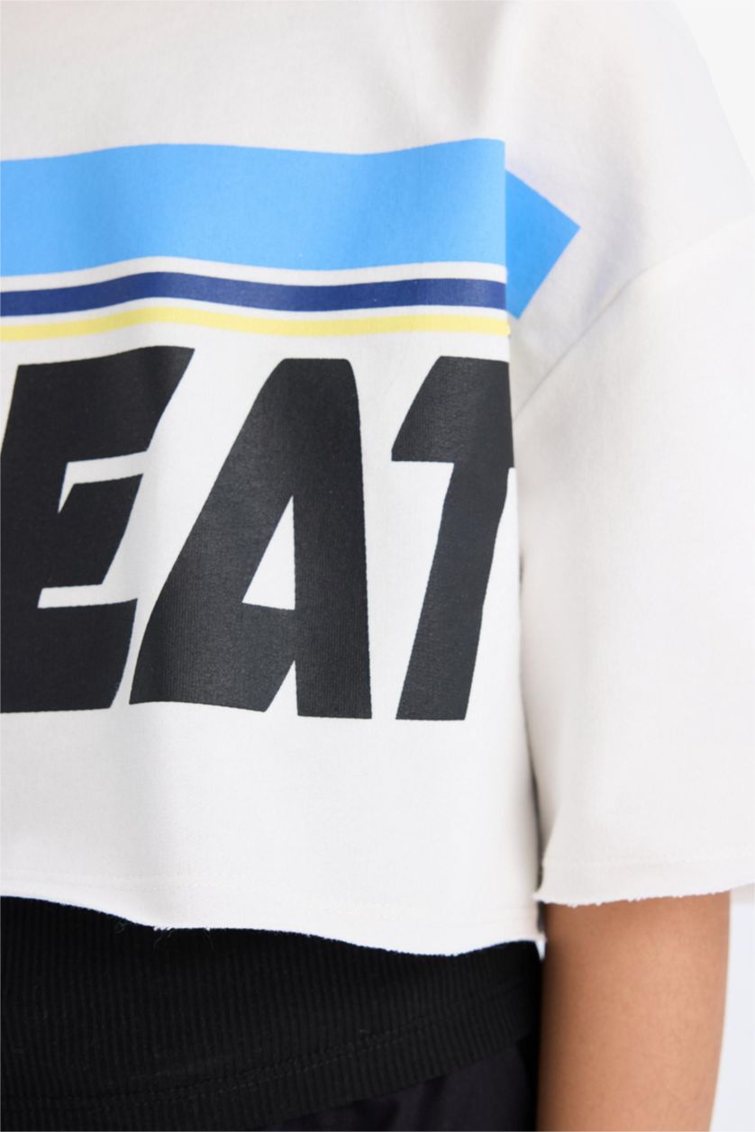 بنات بيج فاتح تيشيرت بناتي نص ردن بطبعة شعار بياخة مستديرة