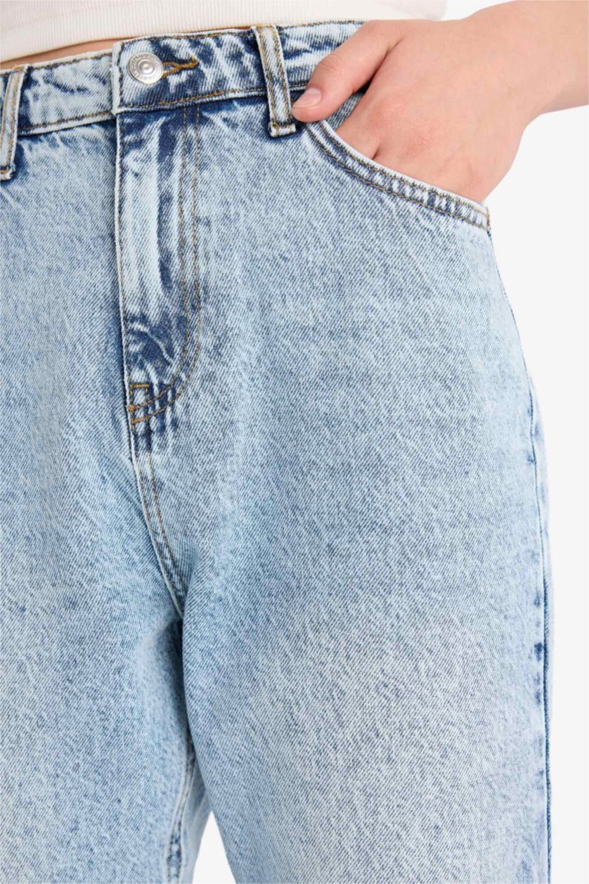 Kadın Açık İndigo Lina Mom Fit Yırtık Detaylı Yüksek Bel Düz Paça Uzun Jean Pantolon