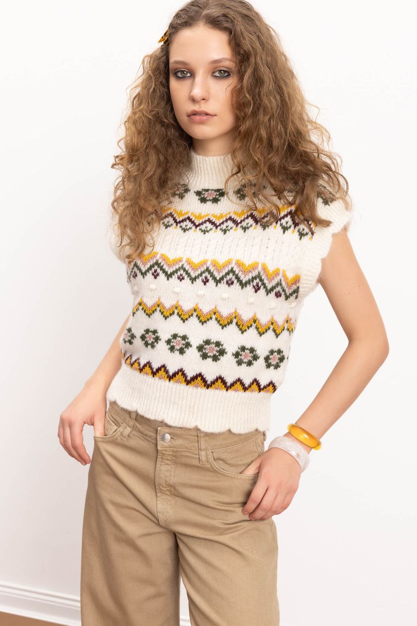 Kadın Ekru Oversize Geniş Kalıp Yarım Balıkçı Yaka Triko Süveter