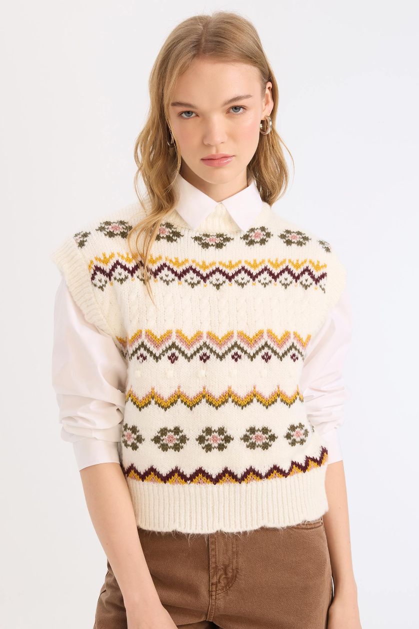 Kadın Ekru Oversize Geniş Kalıp Yarım Balıkçı Yaka Triko Süveter