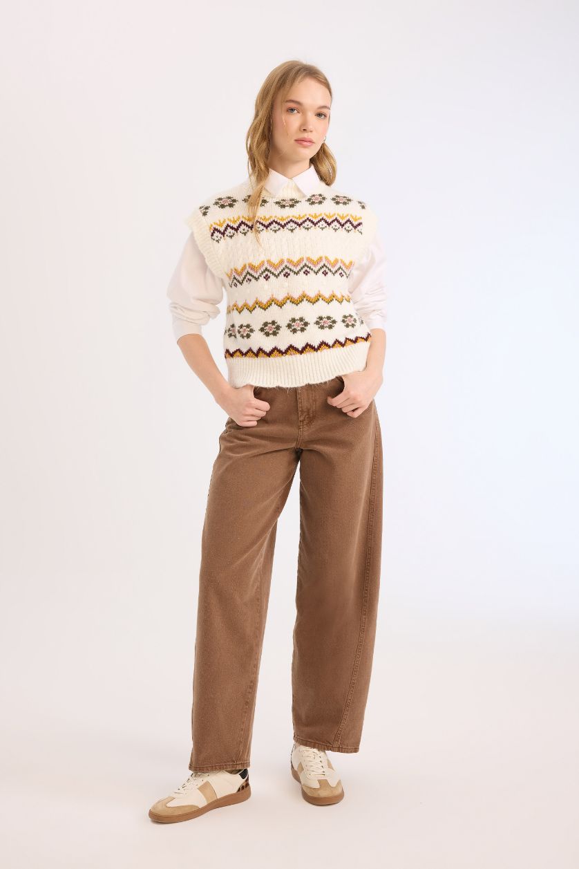 Kadın Ekru Oversize Geniş Kalıp Yarım Balıkçı Yaka Triko Süveter