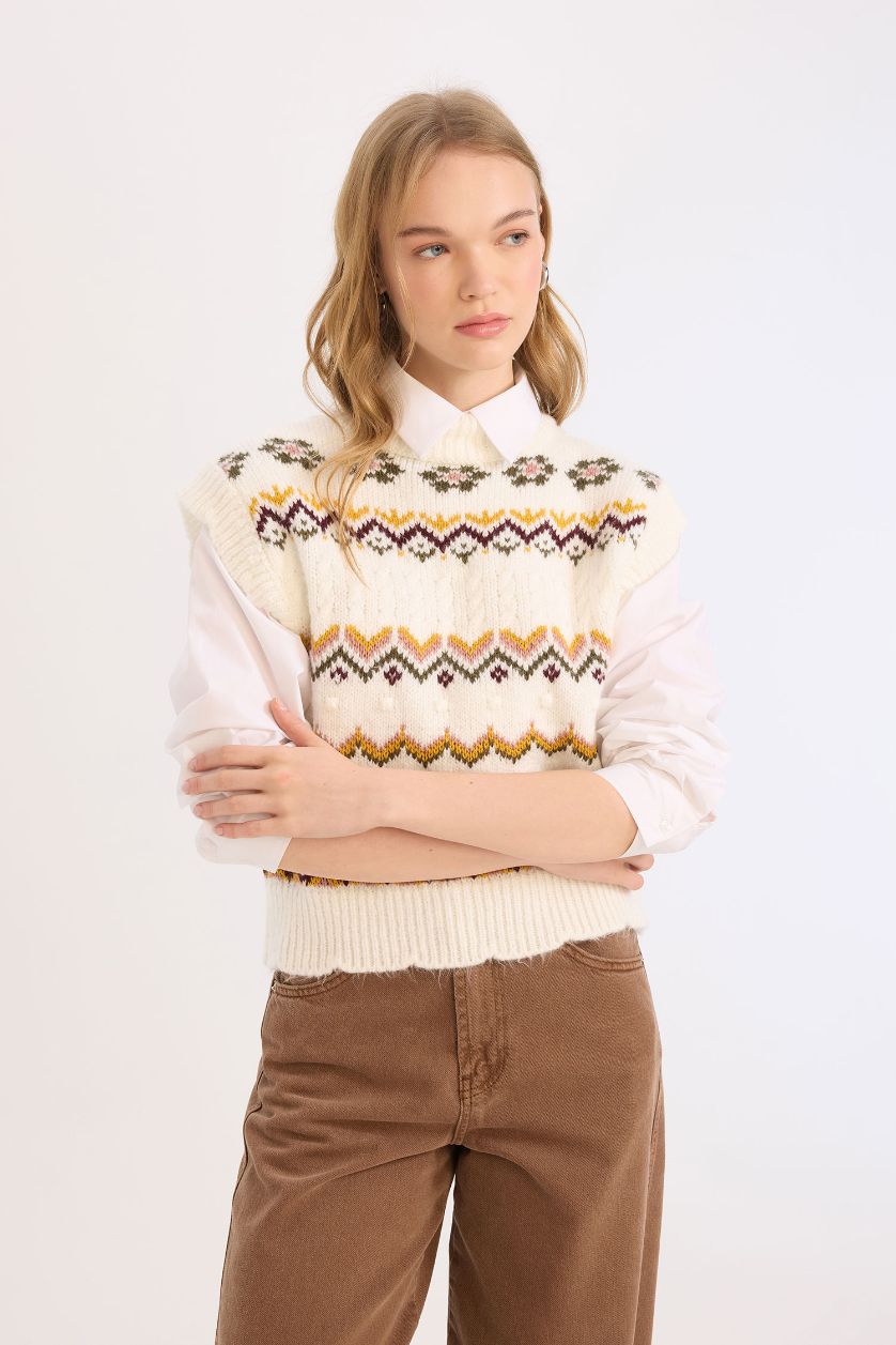 Kadın Ekru Oversize Geniş Kalıp Yarım Balıkçı Yaka Triko Süveter