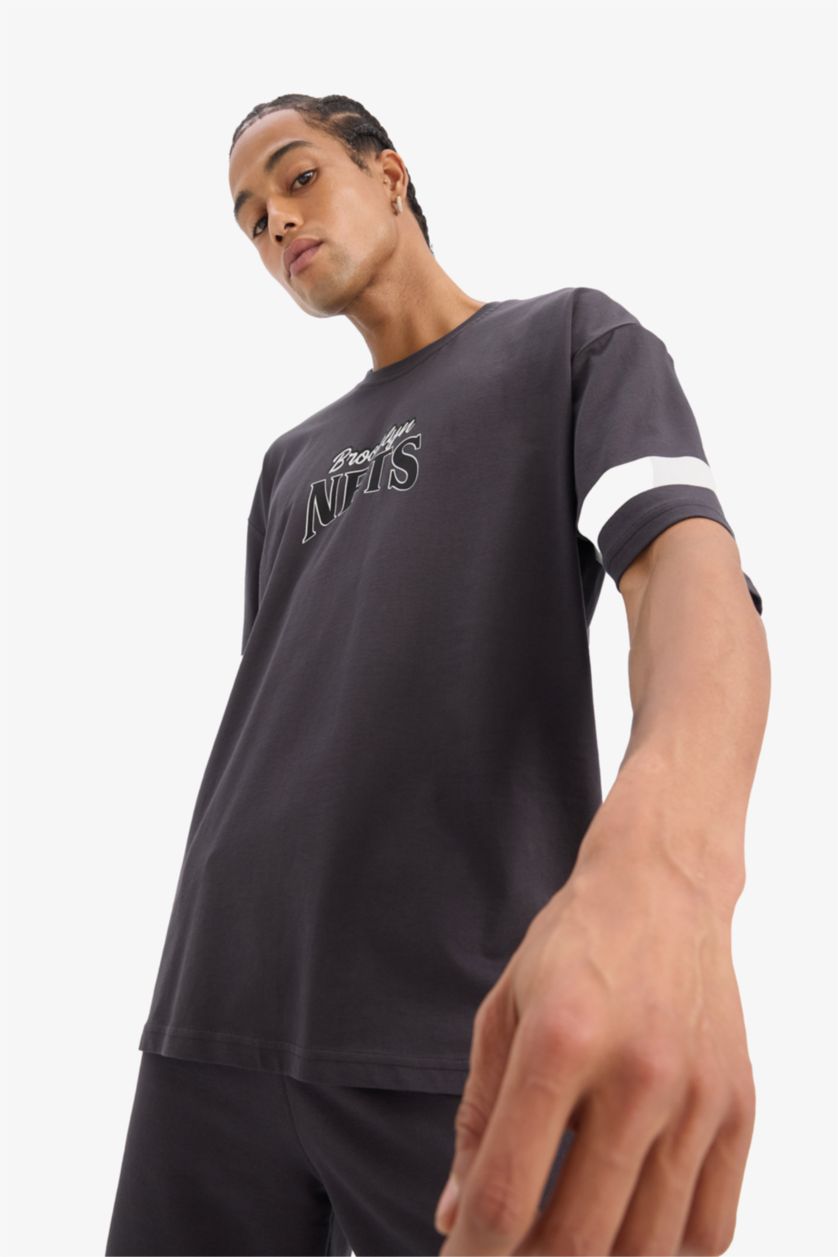 Erkek Antrasit NBA Brooklyn Nets Oversize Geniş Kalıp Bisiklet Yaka Sırt Baskılı Kısa Kollu Tişört