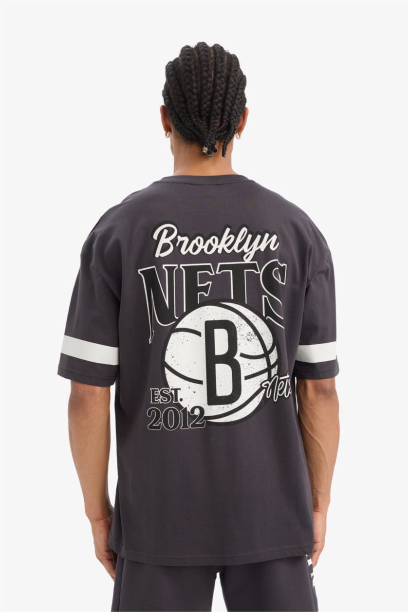 Erkek Antrasit NBA Brooklyn Nets Oversize Geniş Kalıp Bisiklet Yaka Sırt Baskılı Kısa Kollu Tişört