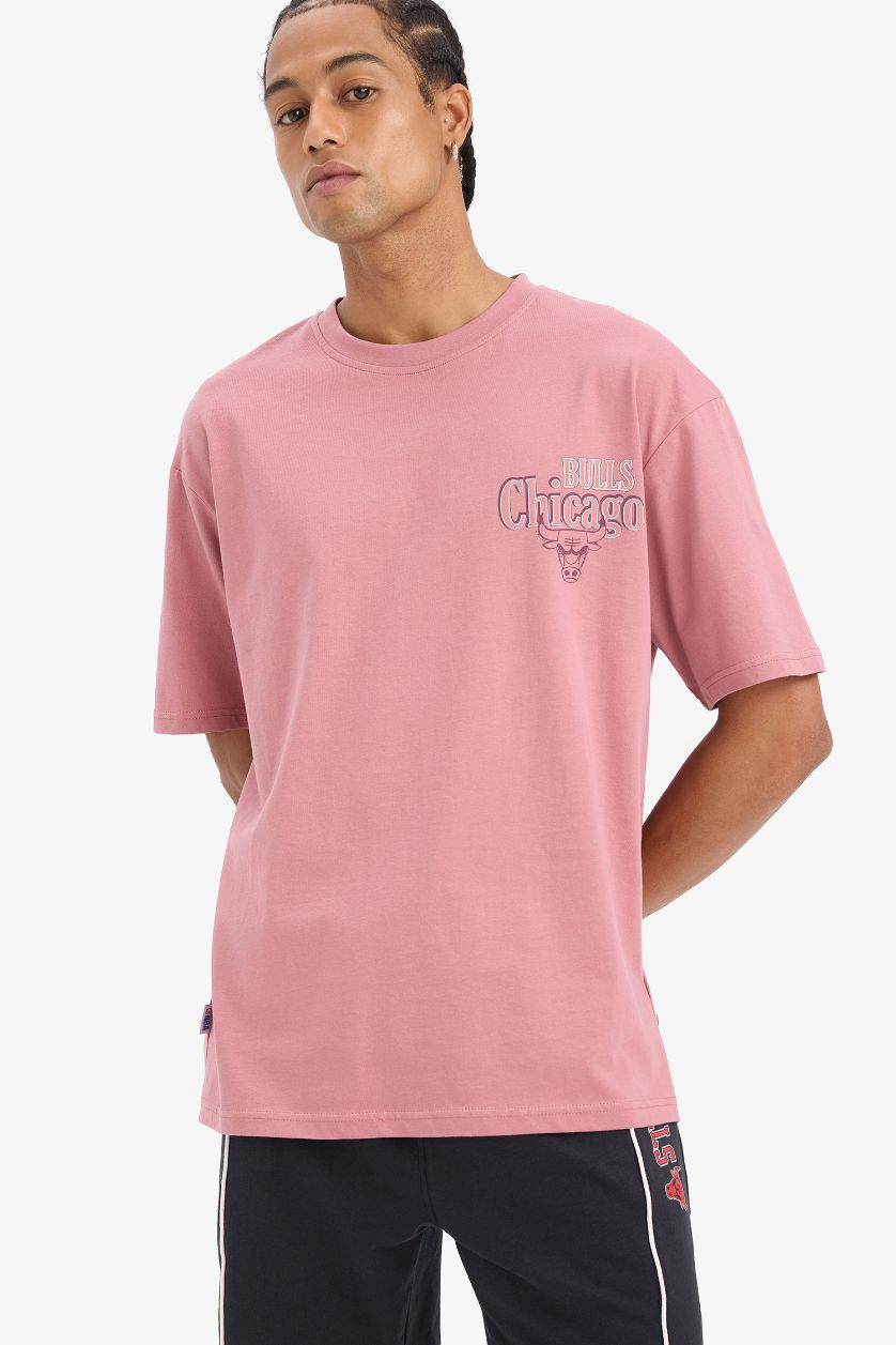 Erkek Bordo NBA Chicago Bulls Boxy Fit Bisiklet Yaka Sırt Baskılı Kısa Kollu Tişört