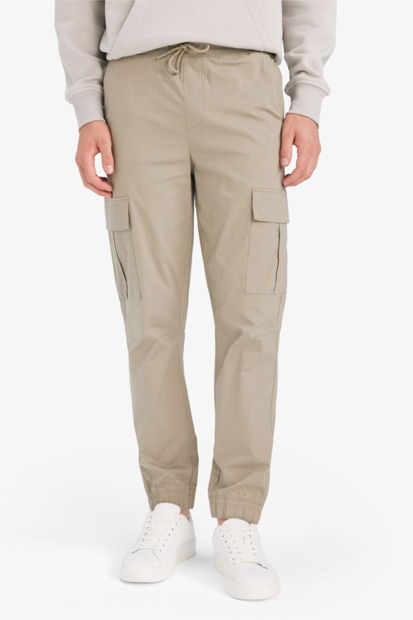 رجال كاكي فاتح بنطرون باراشوت جوجر قصة عادية