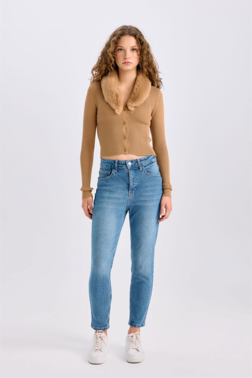 Kadın Camel Slim Fit Dar Kesim Suni Kürklü V Yaka Düğmeli Triko Hırka