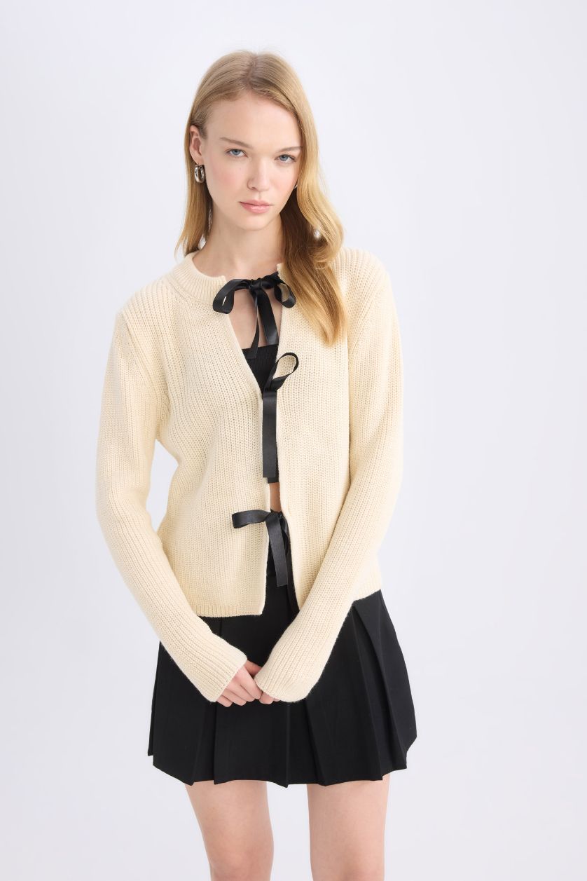 Kadın Ekru Regular Fit Bisiklet Yaka Bağlamalı Triko Hırka