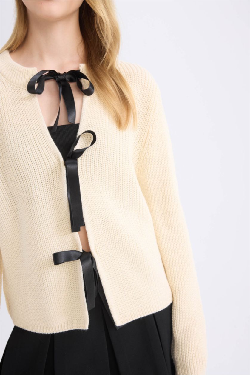 Kadın Ekru Regular Fit Bisiklet Yaka Bağlamalı Triko Hırka