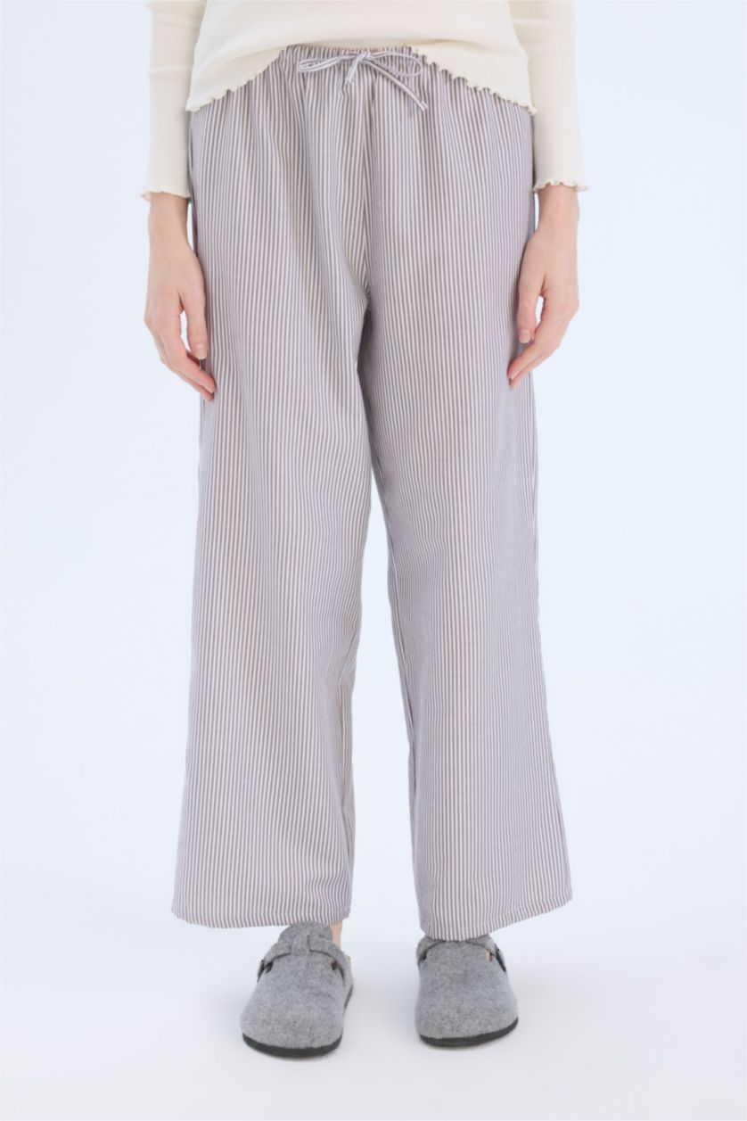 Woman Brown Regular Fit Poplin Top Striped Bottom 2 Piece Pajama Set