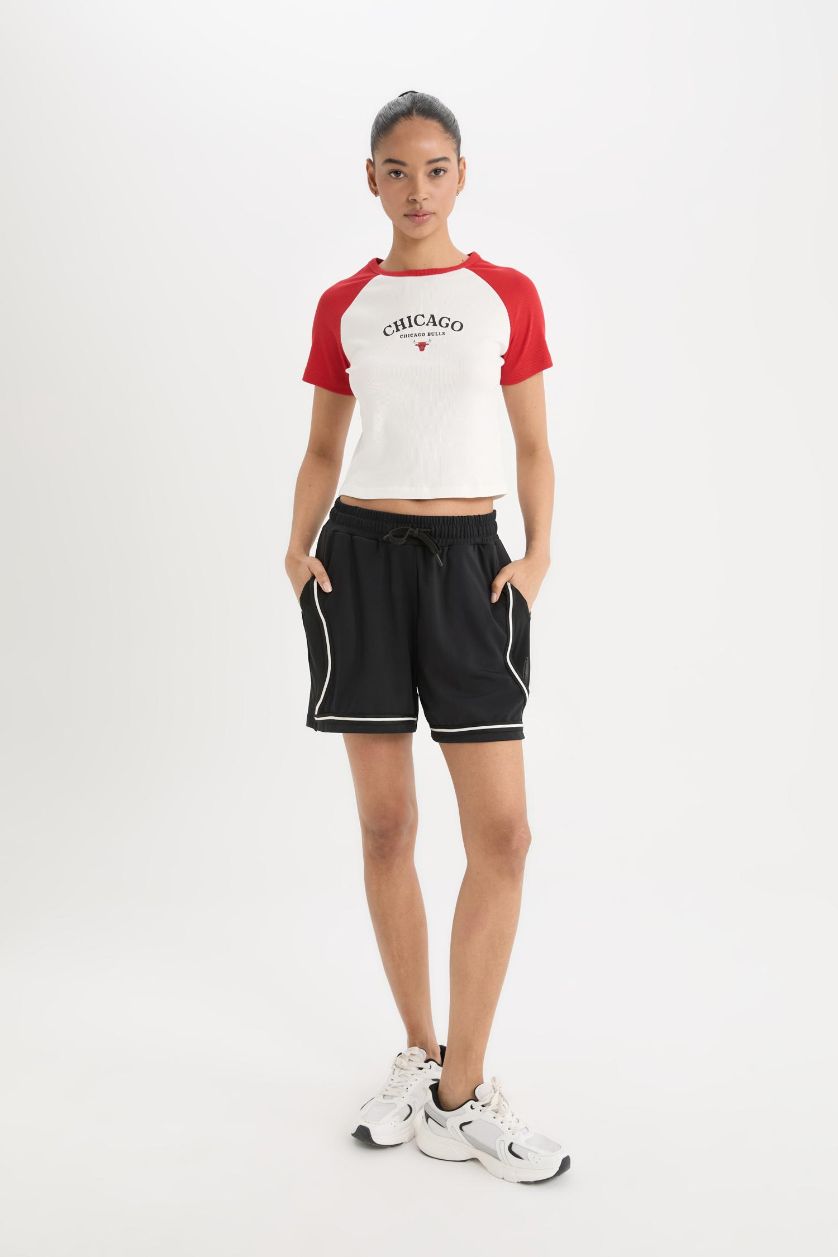 Kadın Ekru NBA Chicago Bulls Slim Fit Dar Kesim Bisiklet Yaka Sporcu Fitilli Kaşkorse Kısa Kollu Tişört