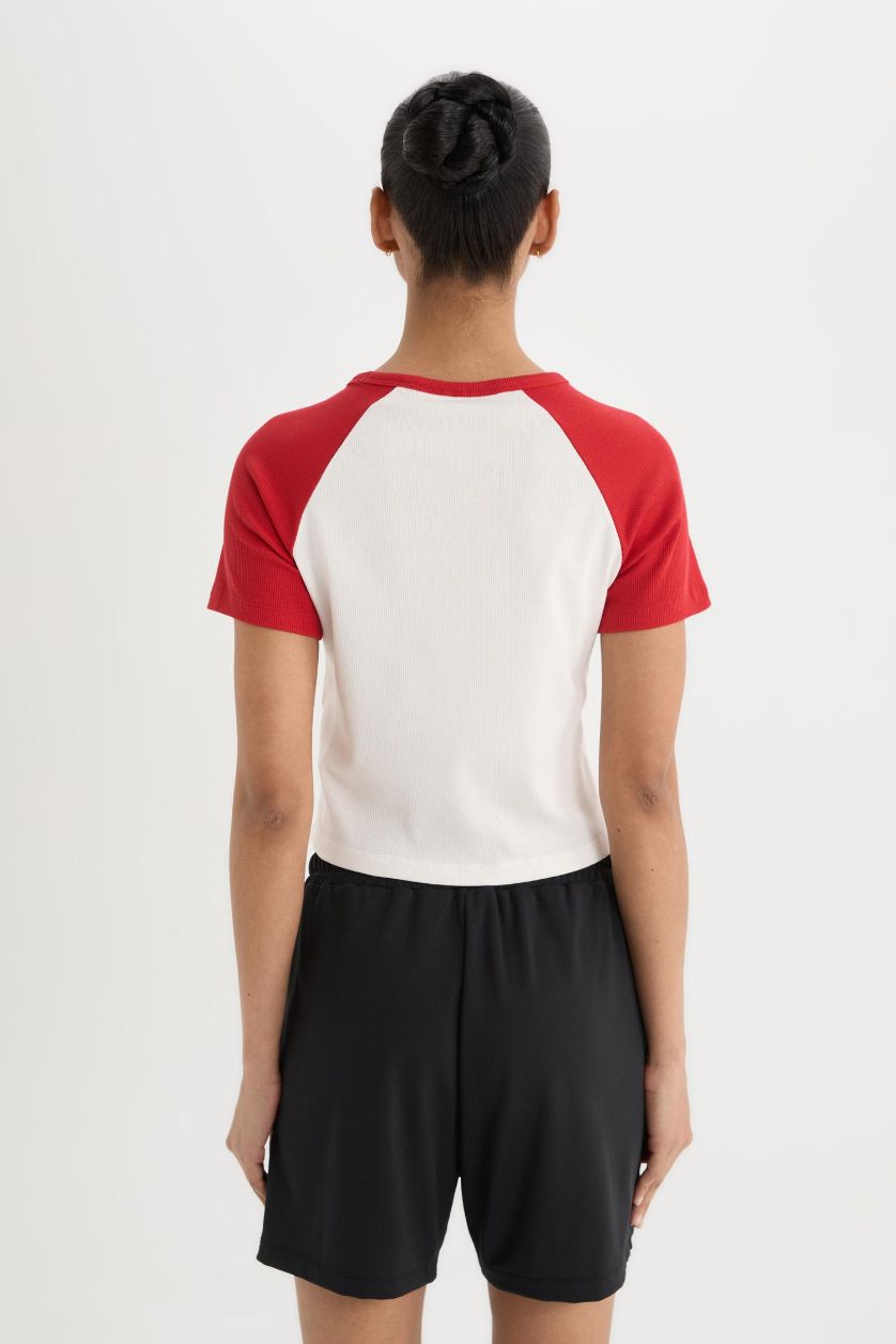 Kadın Ekru NBA Chicago Bulls Slim Fit Dar Kesim Bisiklet Yaka Sporcu Fitilli Kaşkorse Kısa Kollu Tişört