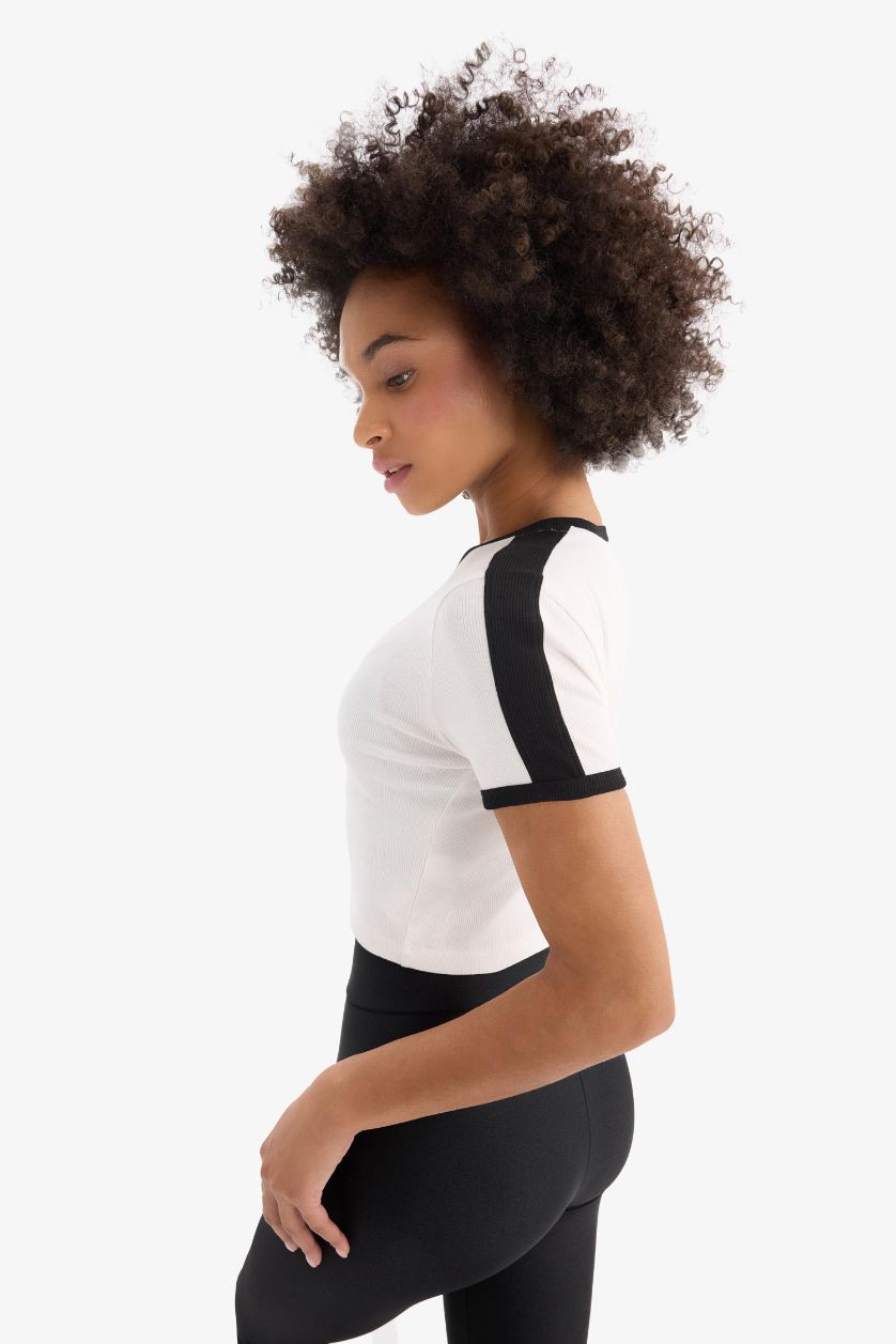 Kadın Ekru NBA Chicago Bulls Slim Fit Dar Kesim Bisiklet Yaka Sporcu Fitilli Kaşkorse Kısa Kollu Tişört