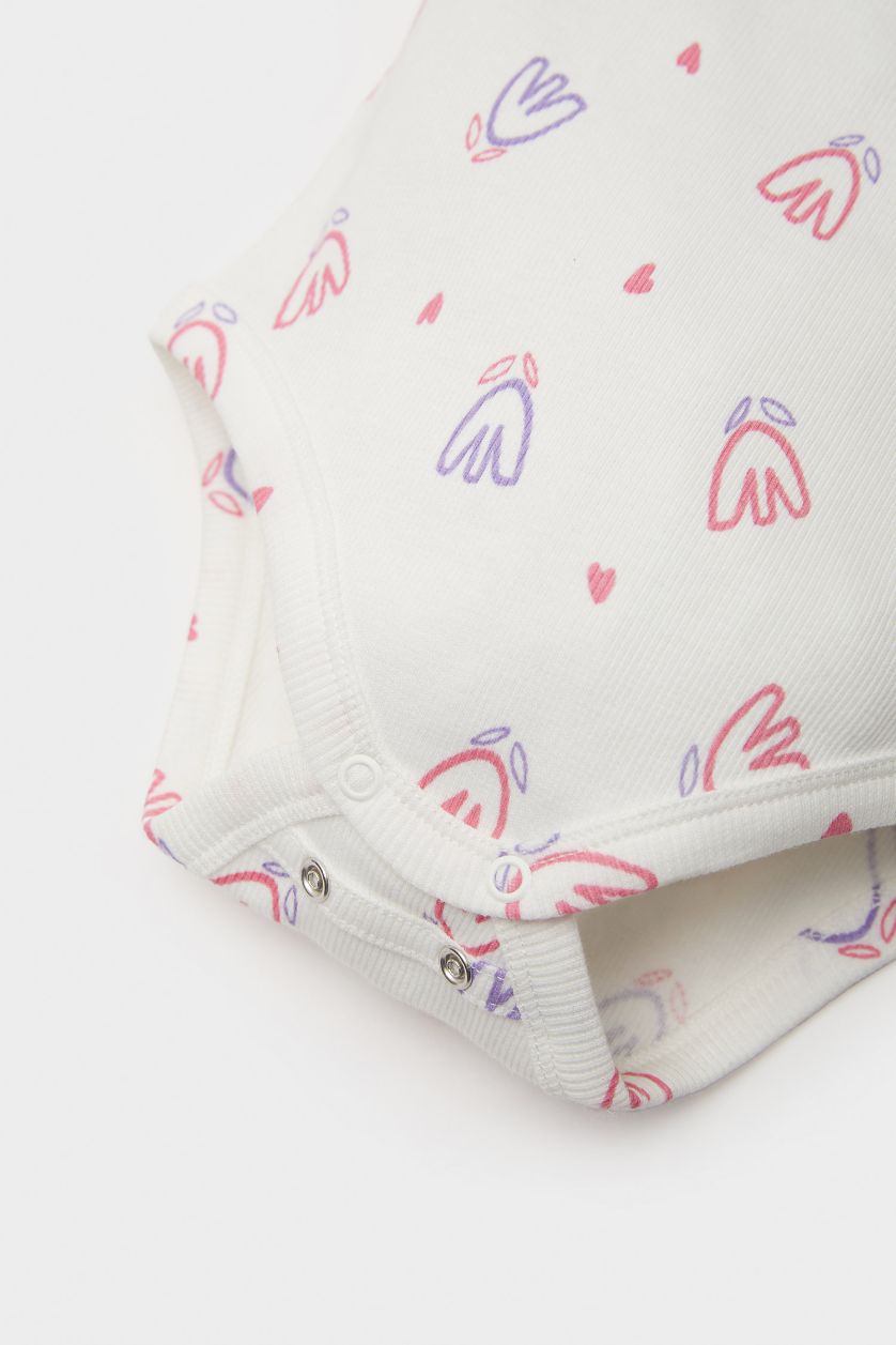 طفلة صغيرة بيج فاتح طقم من بودي بنات مضلع بطبعة زهور برقبة مستديرة و سروال