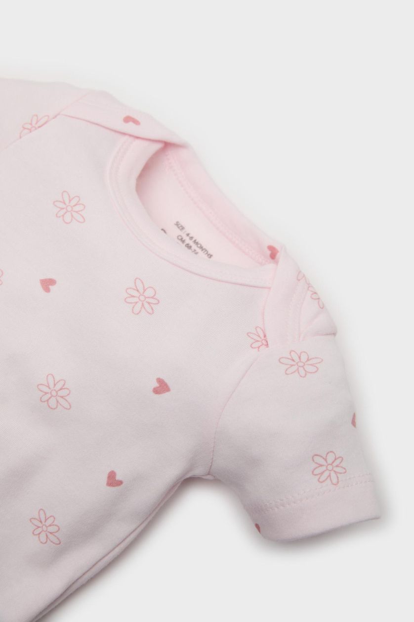 Kız Bebek Açık Pembe Hastane Çıkışı 4'lü Takım Desenli Uzun Kollu Tişört Çıtçıtlı Kısa Kollu Body Beli Lastikli Alt Bere Kız Bebek