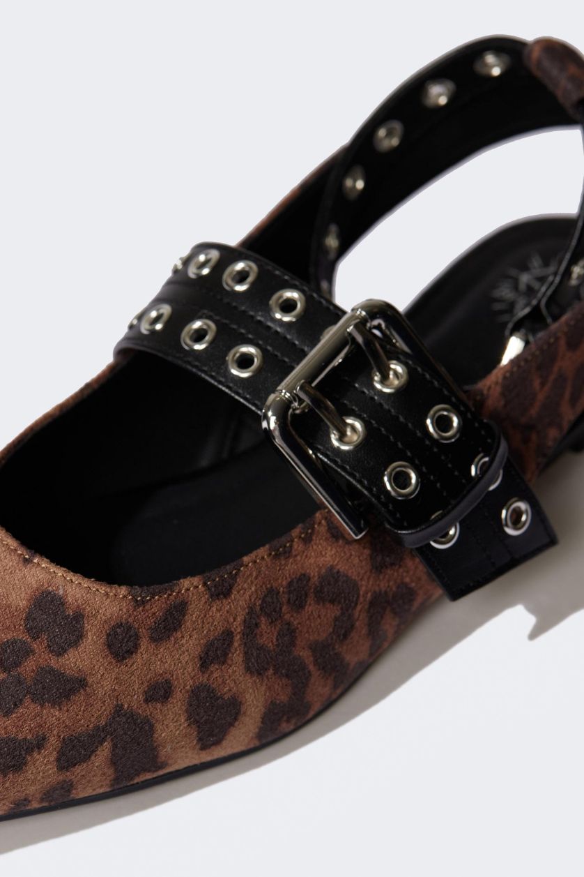 حريمي بني شوز فلات حريمي تايجر بكعب مسطح