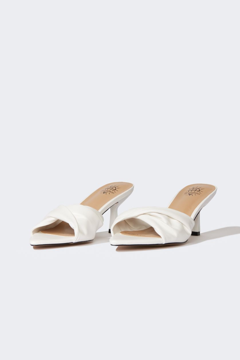 نساء أبيض شبشب نسائي جلد صناعي بكعب عالي