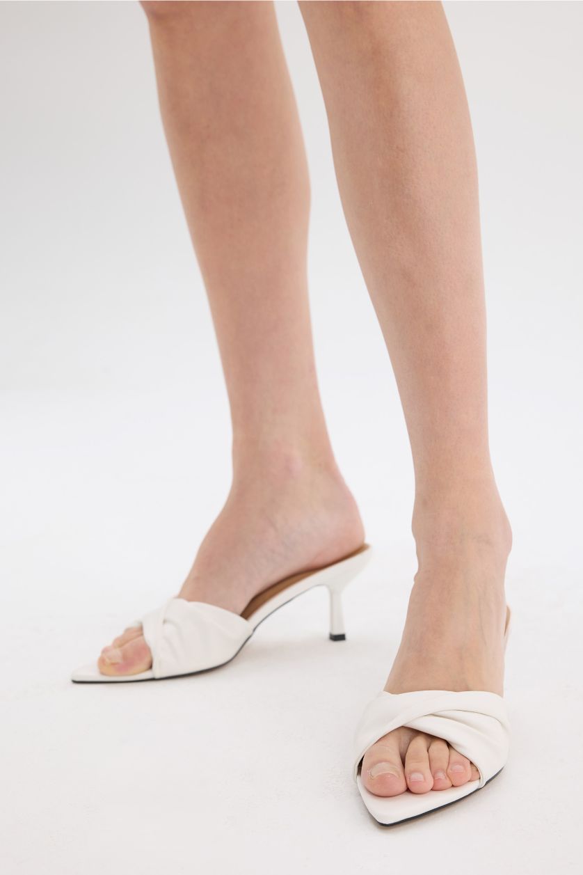 نساء أبيض شبشب نسائي جلد صناعي بكعب عالي