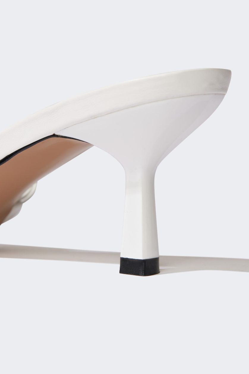 نساء أبيض شبشب نسائي جلد صناعي بكعب عالي