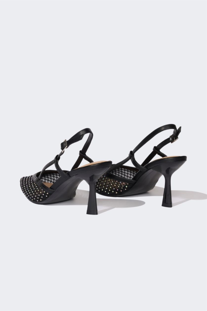 نساء أسود بكعب عالي