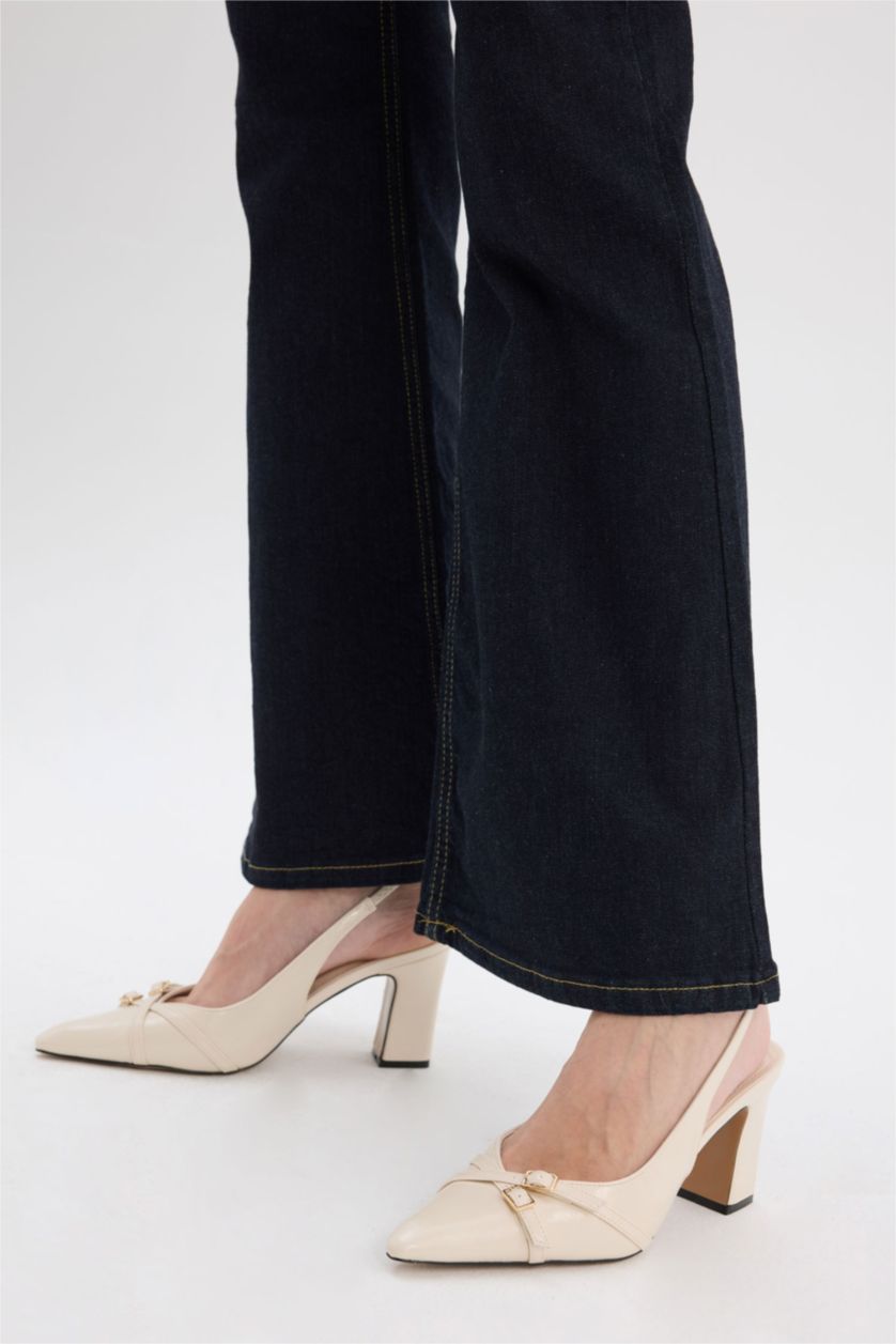 Woman Beige Woman Faux Leather Heeled Sandals