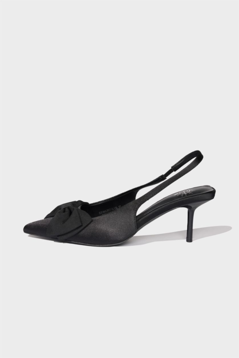 نساء أسود بكعب عالي