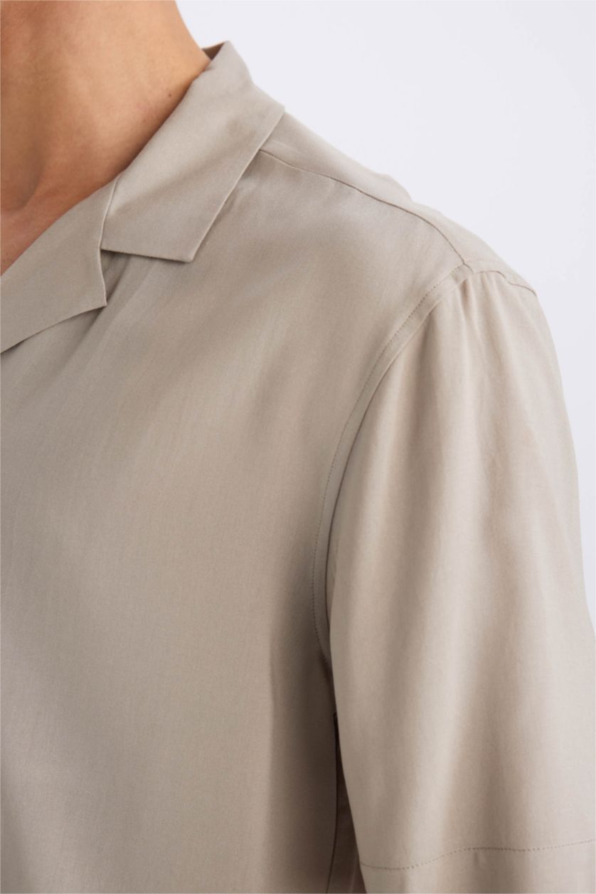 رجالي كاكي فاتح قميص نص كم قصة عادية بياقة عالية