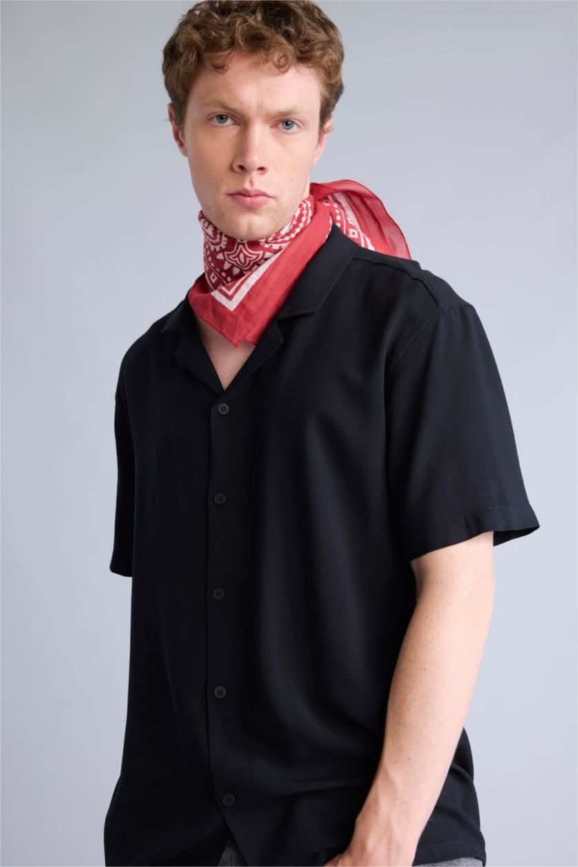 رجال أسود Regular Fit Apache Neck Short Sleeve Shirt