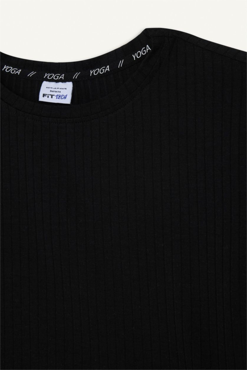 Kadın Siyah Cropped Fıt Bisiklet Yaka Sporcu Kısa Kollu Tişört