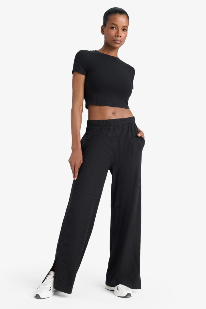 Kadın Siyah Wide Leg Geniş Paça Cepli Yırtmaçlı İnce Sporcu Pantolon