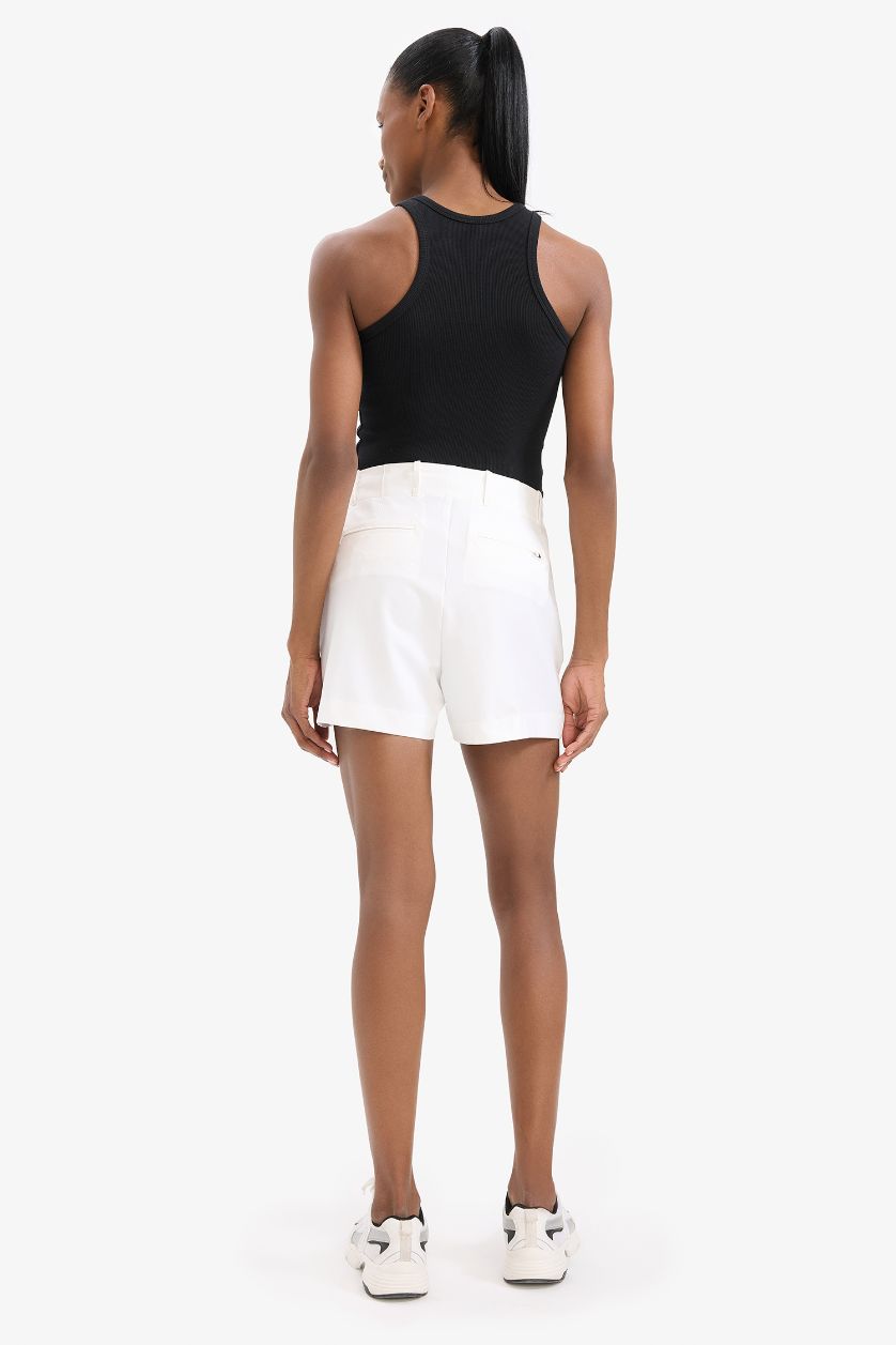 Kadın Beyaz Standart Fit Dokuma Şort